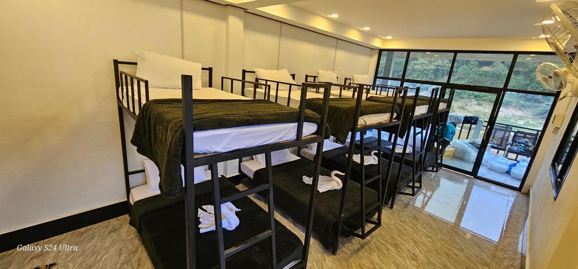 Inn Riverside Hostel Pb Muang Pakbèng エクステリア 写真