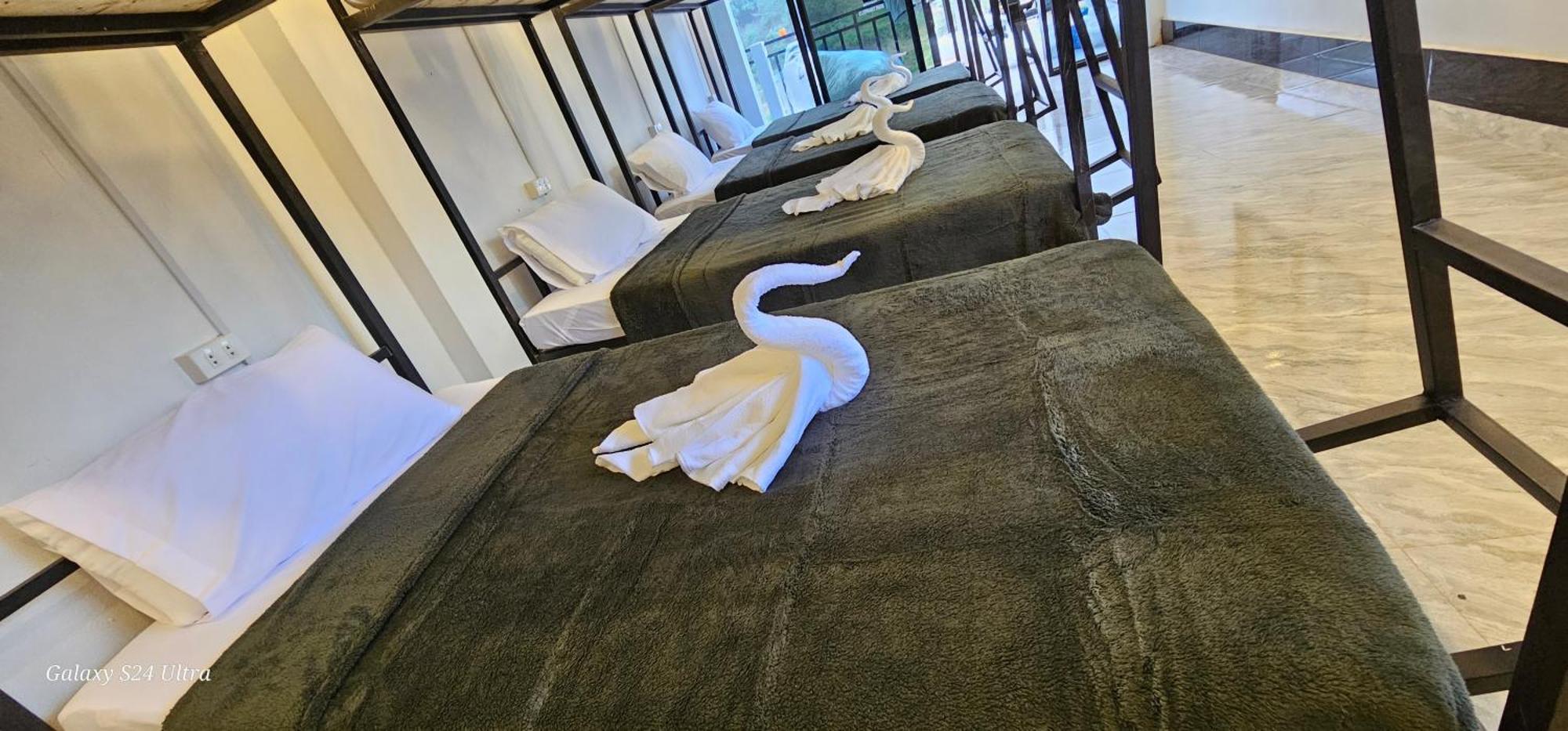 Inn Riverside Hostel Pb Muang Pakbèng エクステリア 写真