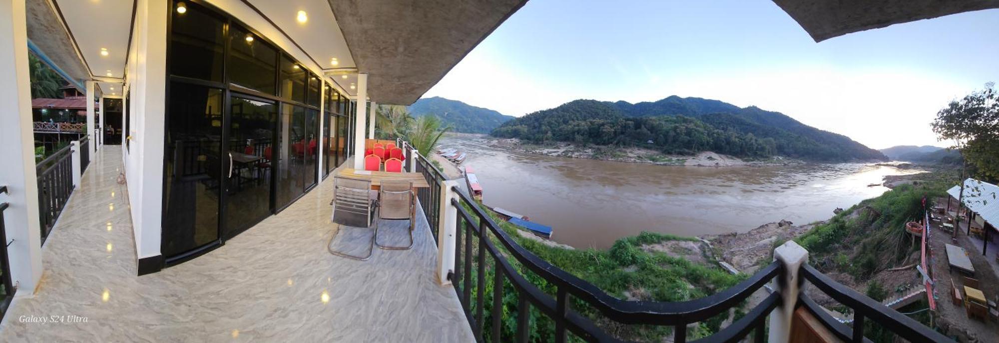 Inn Riverside Hostel Pb Muang Pakbèng エクステリア 写真