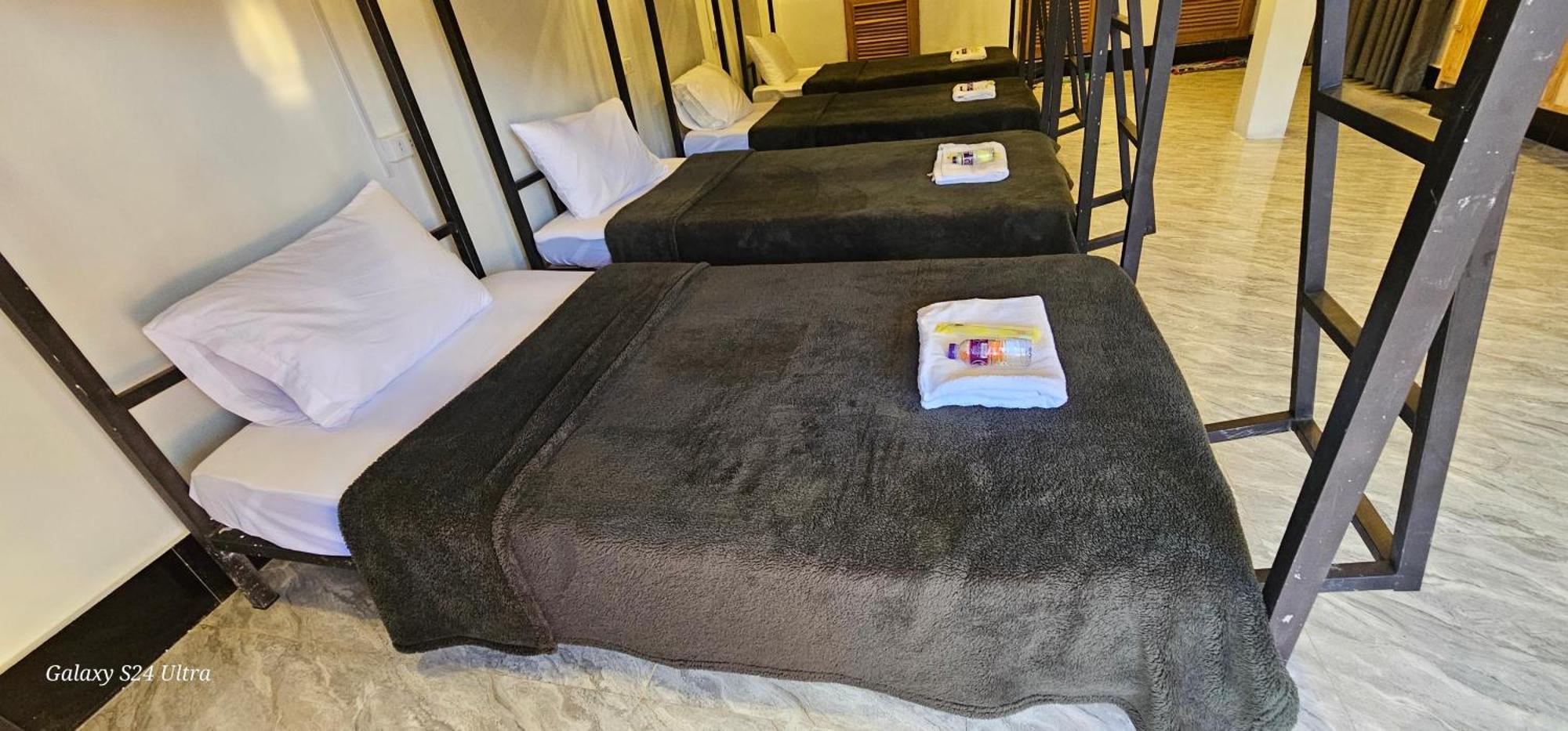 Inn Riverside Hostel Pb Muang Pakbèng エクステリア 写真