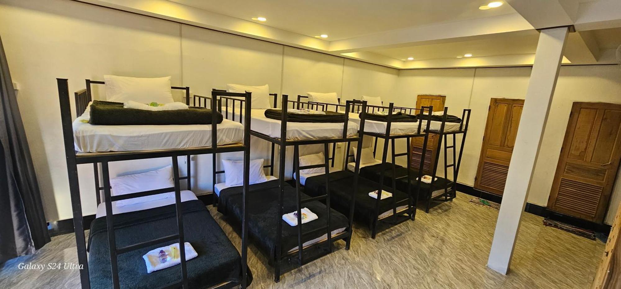Inn Riverside Hostel Pb Muang Pakbèng エクステリア 写真