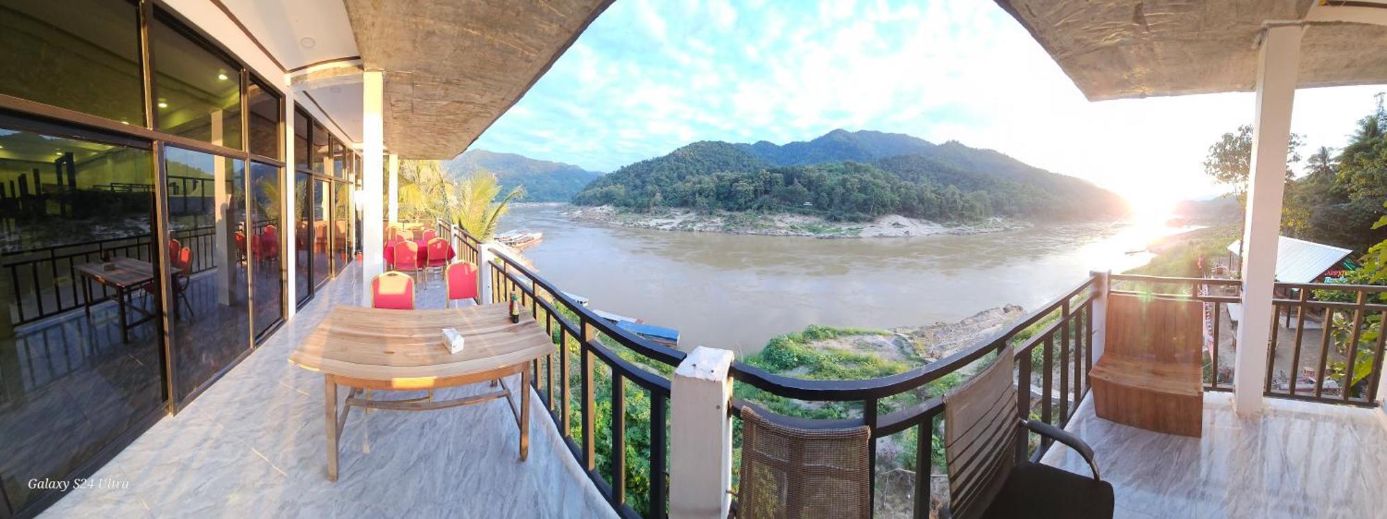Inn Riverside Hostel Pb Muang Pakbèng エクステリア 写真