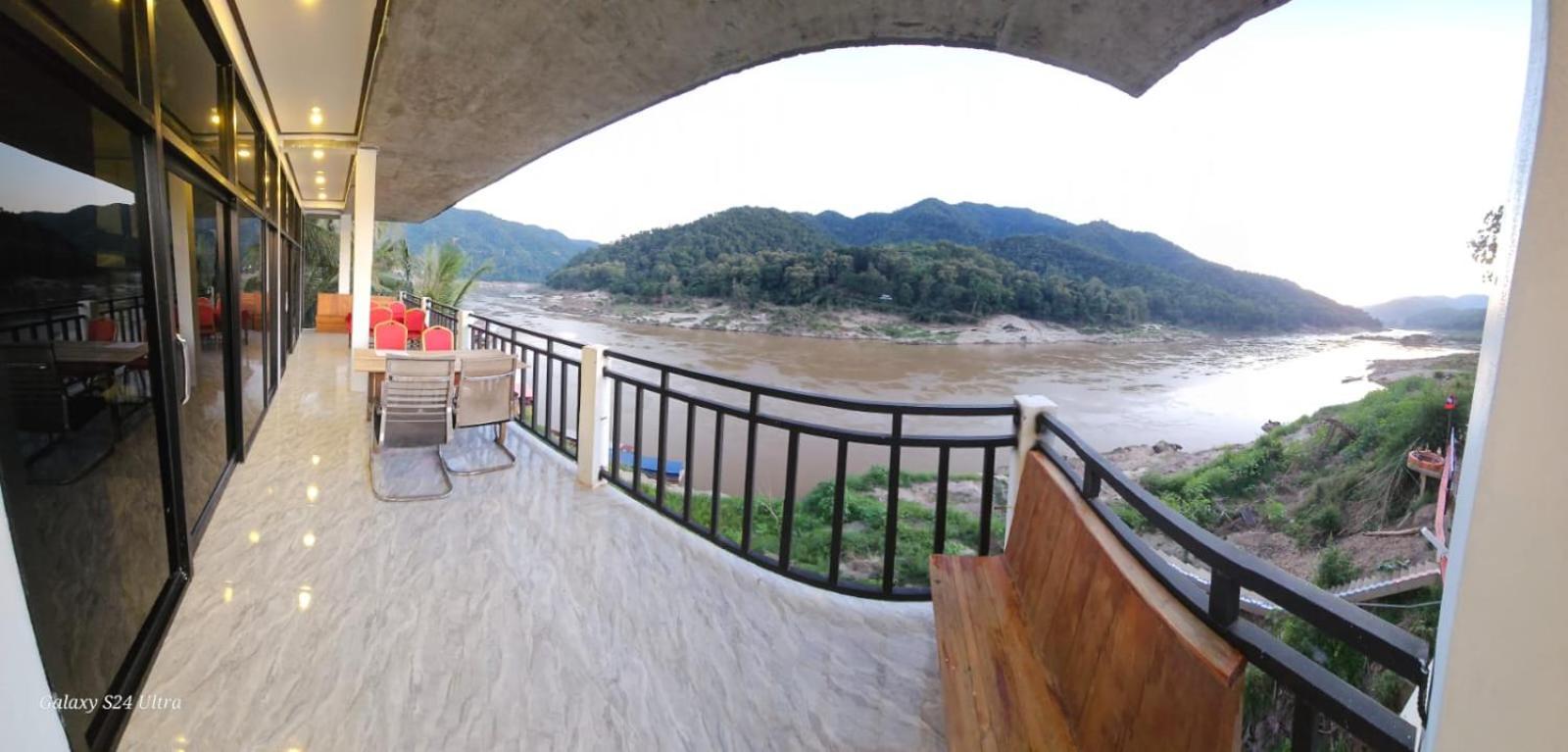 Inn Riverside Hostel Pb Muang Pakbèng エクステリア 写真